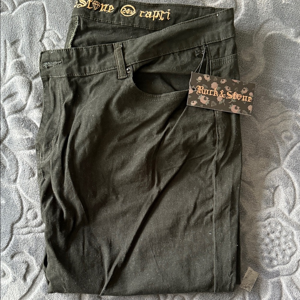 Black Rock & Stone Capri Pants